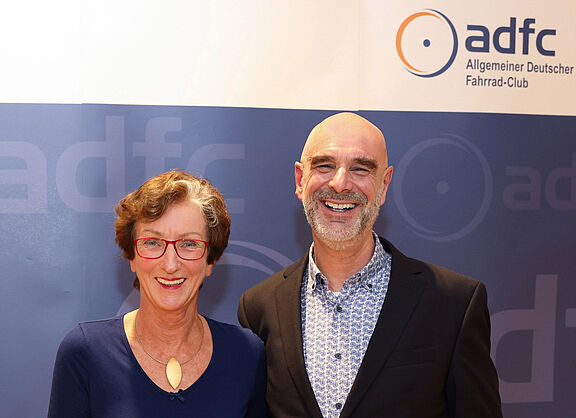 Portrait von den Landesvorsitzenden des ADFC NRW, Annette Quaedvlieg und Axel Fell. 