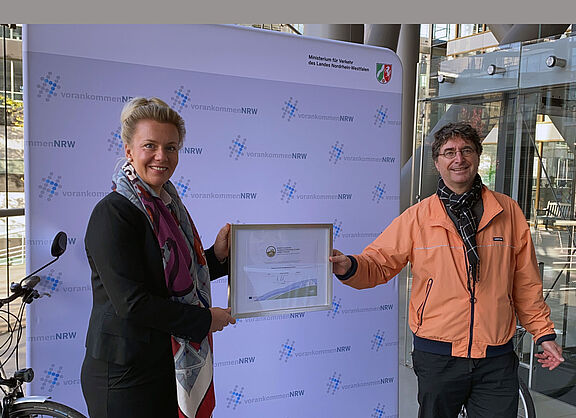 Übergabe Gold-Zertifikat als Fahrradfreundlicher Arbeitgeber an das Verkehrsministerium NRW