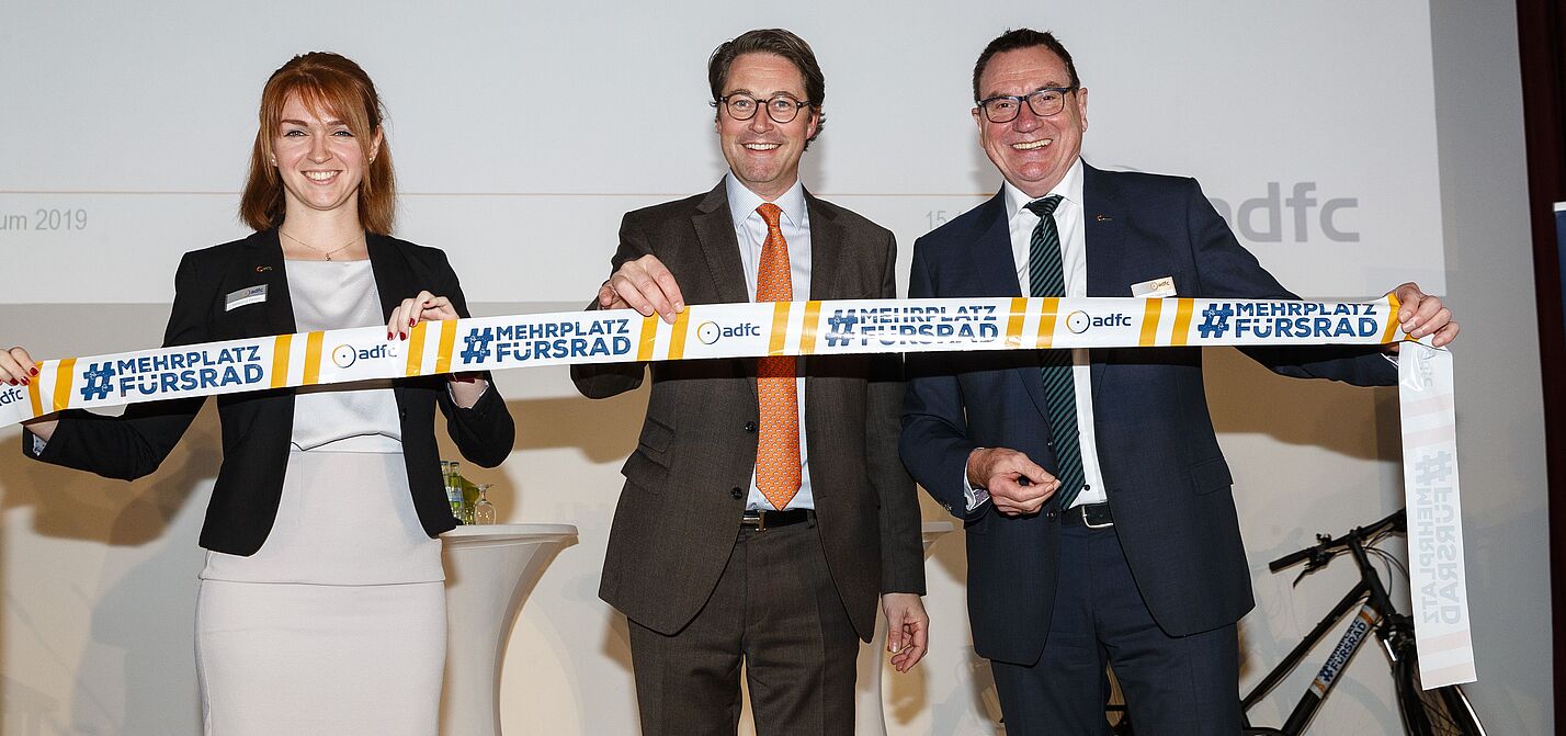 Eröffnung des ADFC-Symposiums #MehrPlatzFürsRad 2019 durch Bundesverkehrminister Andreas Scheuer. Er wurde begrüßt durch Rebecca Peters und Ulrich Syberg vom ADFC-Bundesvorstand.