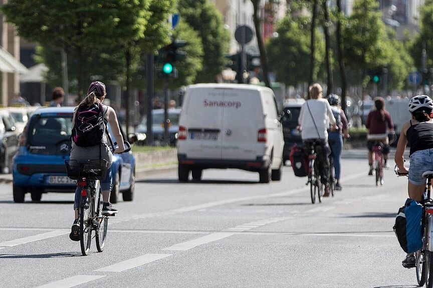 Schutzstreifen und Radfahrstreifen Schutzstreifen und Radfahrstreifen