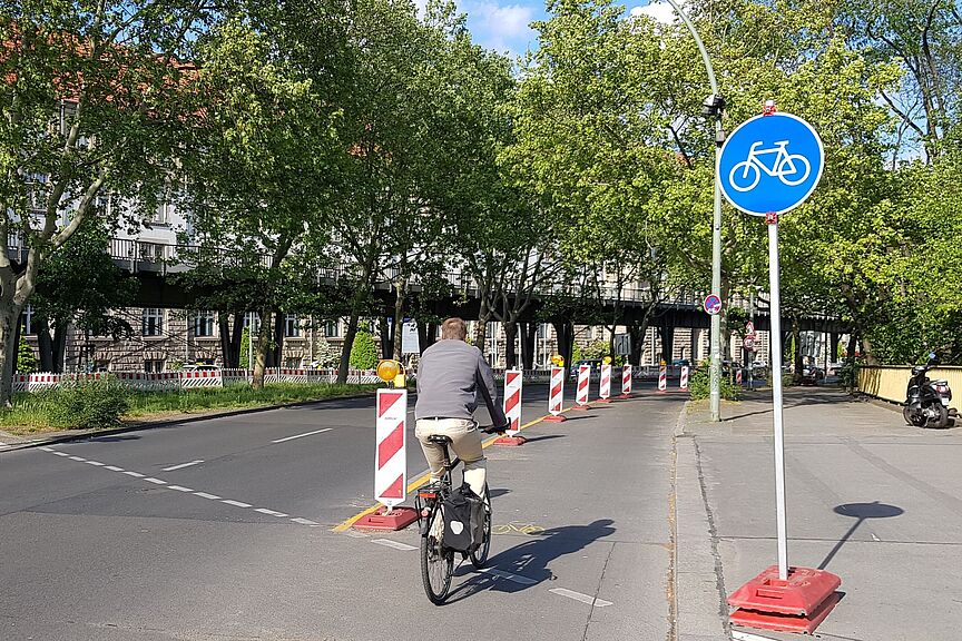 Pop-up-Radweg in Berlin. Pop-up-Radweg in Berlin.